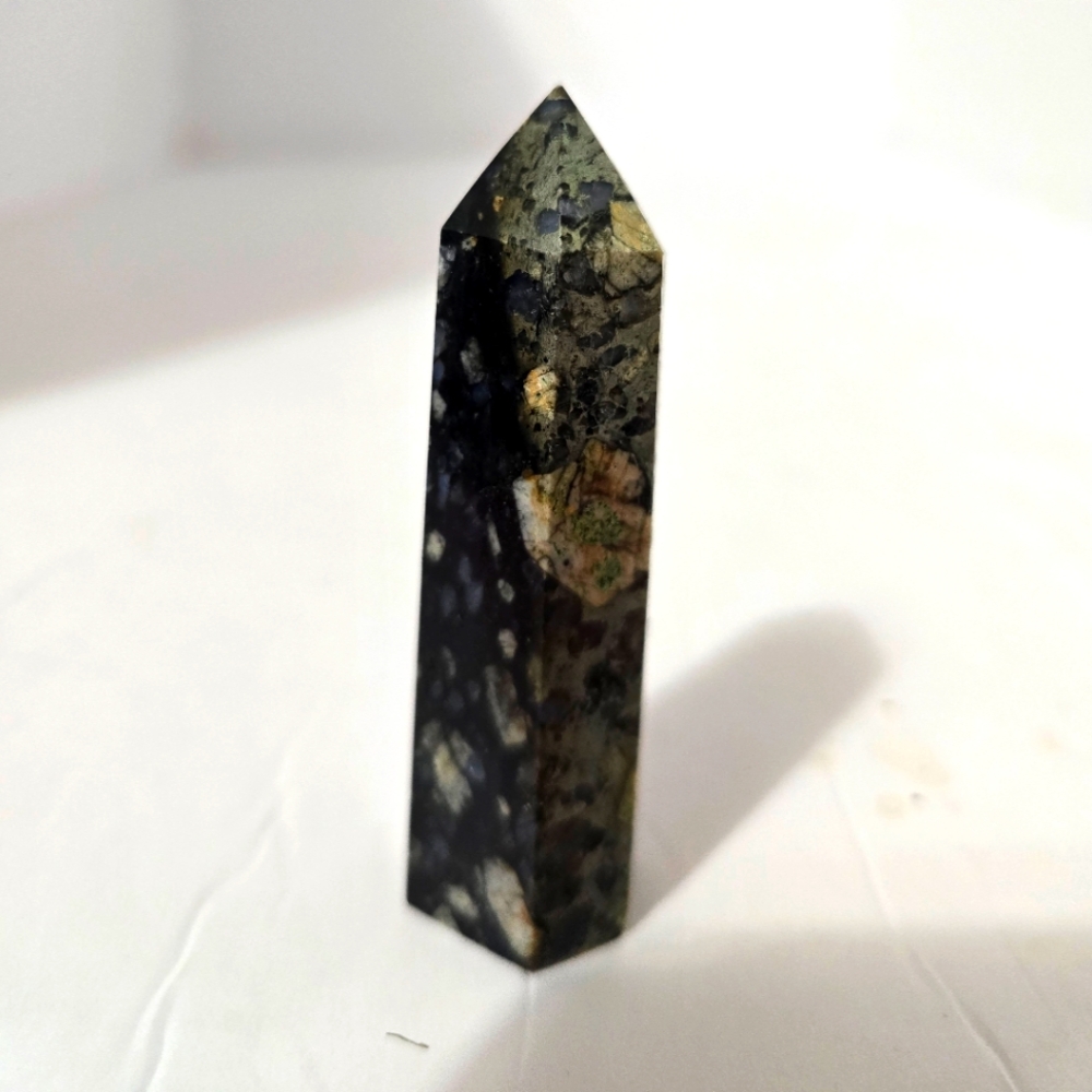 Larvikite/Que Sera
